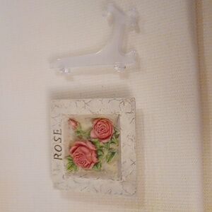 4/$60 Ceramic 3D Rose Square Plate With Stand